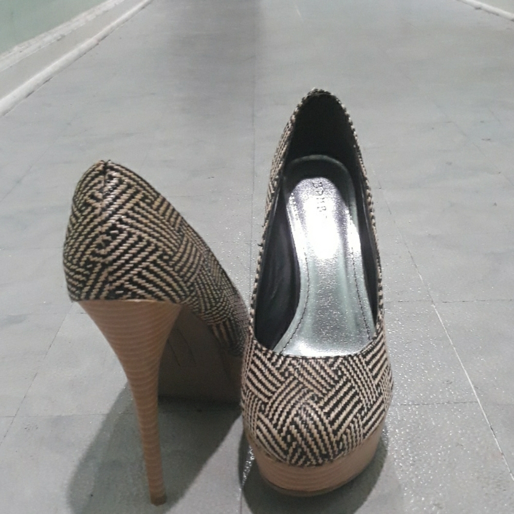 A BAMBOO nude and black  printed 5in pumps